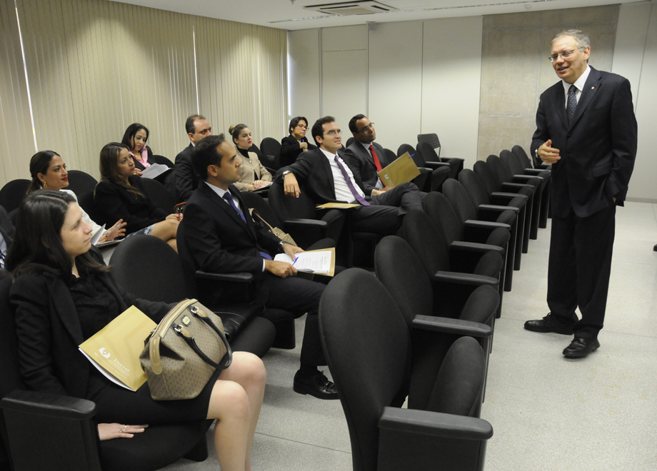 Juiz Paulo Tamburini abre curso para juízes do ES em formação inicial