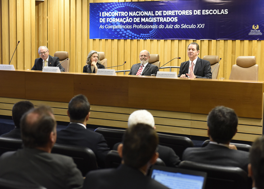 Encontro de escolas de magistrados inicia debates sobre formação do juiz brasileiro