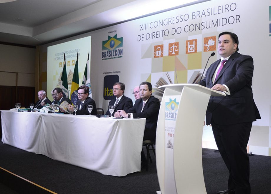 Humberto Martins e Herman Benjamin participam de congresso sobre os 25 anos do CDC