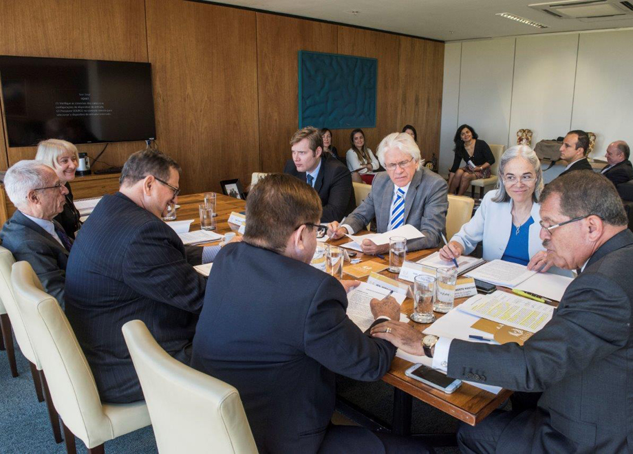 Dirigentes da Enfam fazem reunião de transição de gestão